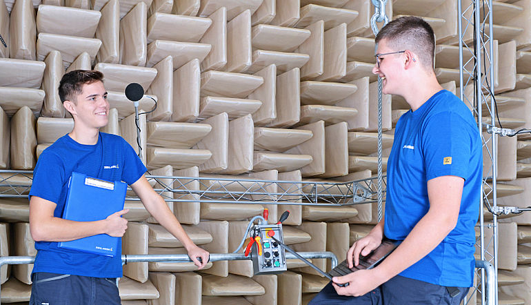 Two working students on the InVent test bench at ZIEHL-ABEGG